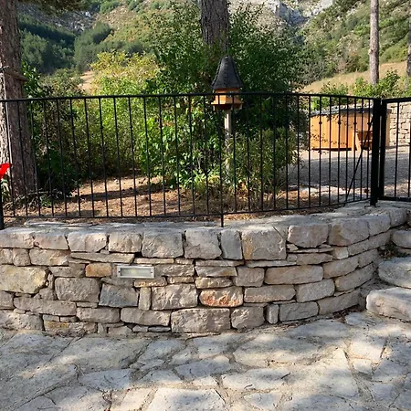Manoir Du Charme Dans Les Gorges Du Tarn Lozere * Quezac (Lozere)