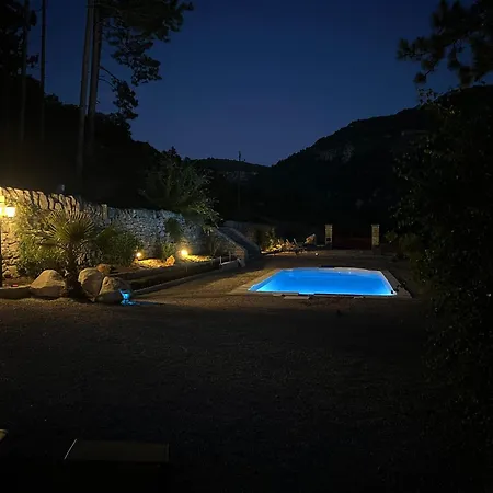 Manoir Du Charme Dans Les Gorges Du Tarn Lozere *