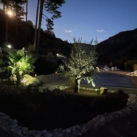 فندق مبيت وإفطار Manoir Du Charme Dans Les Gorges Du Tarn Lozere